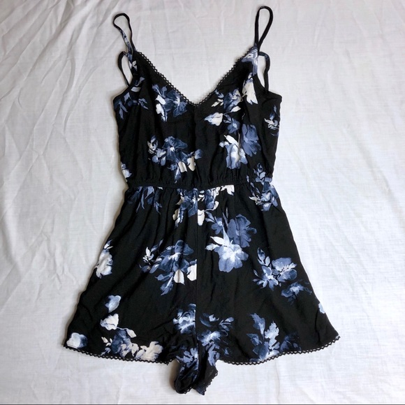 Black Floral Romper - Picture 4 of 6